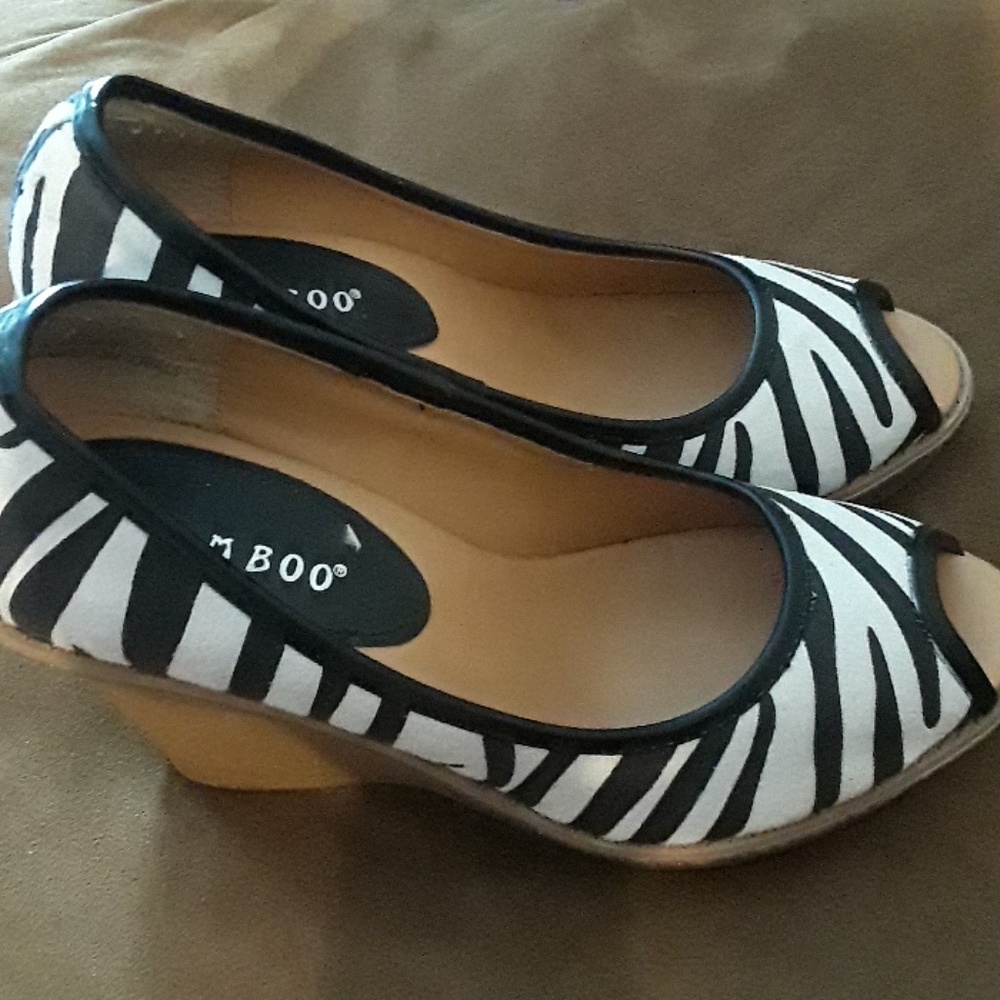 Zebra striped wedge heel (71/2) - Picture 2 of 3